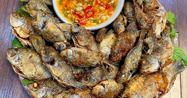 Chiên cá đừng chỉ dùng dầu ăn: Thả thêm một mẩu này vào chảo, cá giòn rụm, không bắn dầu mà lại thơm 