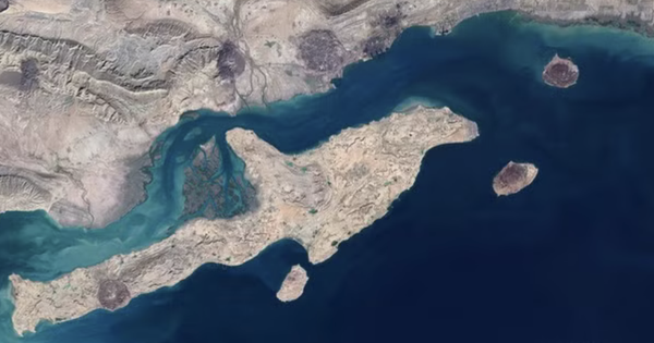 Quan chức cấp cao Iran ví eo biển Hormuz như 'bom nguyên tử'
