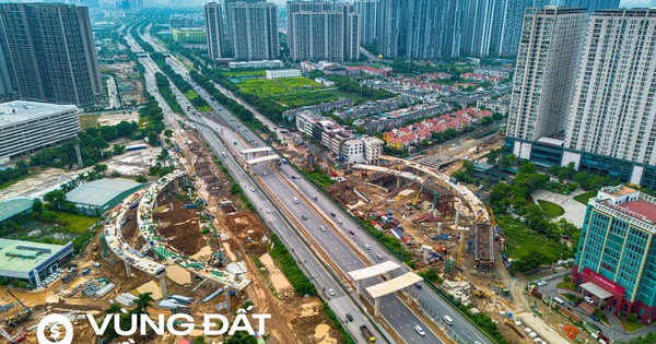 Toàn cảnh nút giao gần 2.400 tỷ vượt đại lộ rộng nhất Việt Nam đang dần thành hình, loạt đại đô thị của Vingroup, Geleximco được hưởng lợi Toàn cảnh nút giao gần 2.400 tỷ vượt đại lộ rộng nhất Việt Nam đang dần thành hình, loạt đại đô thị của Vingroup, Geleximco được hưởng lợi
