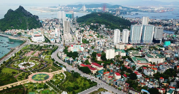 Read more about the article Quảng Ninh: Bất động sản trên đồi vào danh mục khan hiếm