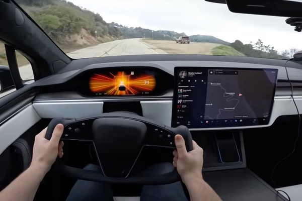 Xem Tesla Model X Plaid tăng tốc từ 0-100 km/giờ trong 2,3 giây - nhanh hơn cả quảng cáo