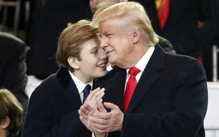 Donald Trump và tình yêu làm cha ở tuổi 60 dành cho cậu con trai út