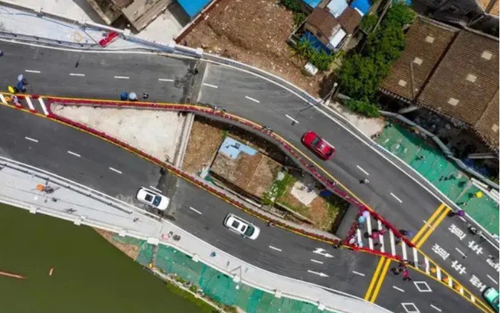Tương Lai Việc Làm Bị Đe Dọa Do Trí Tuệ Nhân Tạo: Sự Xuất Hiện Của "Nhà Máy Tối"