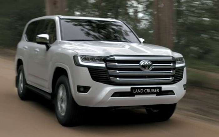 Toyota Land Cruiser tiếp tục tăng giá niêm yết