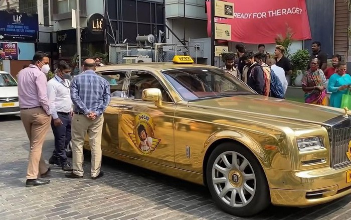 Đại gia mua RollsRoyce Phantom về làm taxi diện hẳn bộ cánh mạ vàng thể  hiện độ chịu chơi  Ôtô  Việt Giải Trí