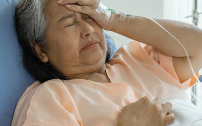 Nửa năm chăm mẹ bệnh tật, tôi từng bị mẹ trách móc, mãi về sau mới nhận ra  1 chân lý cuộc đời