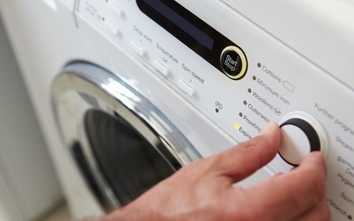Tiết kiệm cả đống tiền điện nhờ ấn 1 nút “đặc biệt” trên máy giặt: Nhiều  người dùng cả chục năm cũng không biết