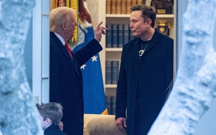 Tổng thống Donald Trump đưa cảnh báo trục xuất tỷ phú Elon Musk: Chuyện gì  đang xảy ra?