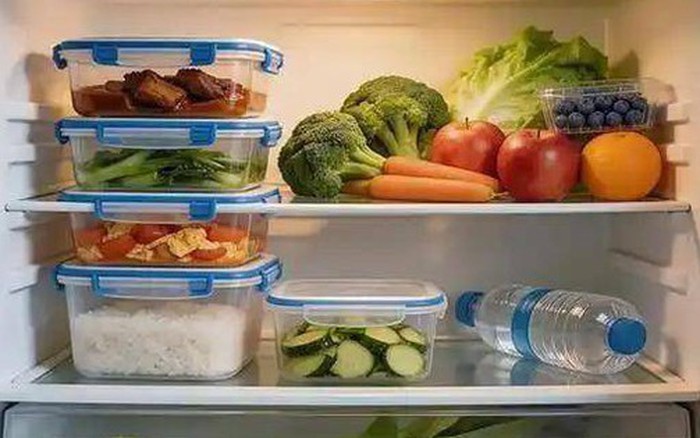 Ngày càng có nhiều người mắc ung thư đại trực tràng, bác sĩ nghẹn ngào cảnh  báo: Thà nhịn đói còn hơn ăn 4 thứ “nằm lì” trong tủ lạnh