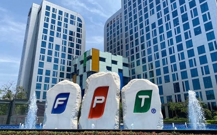 FPT thủng đáy 2 năm: Những con số báo động cho thấy tốc độ bán ra ồ ạt, một quỹ nội vẫn “yêu mãi không buông”