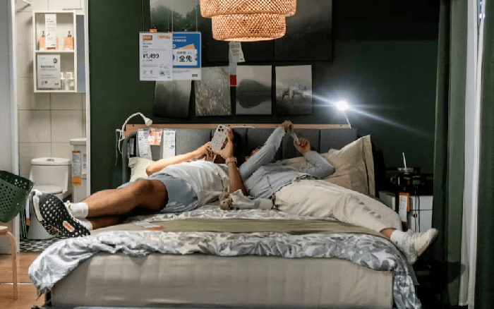 Xuất hiện xu hướng lạ tại Trung Quốc: Giới trẻ chia giường với người lạ để “tồn tại” giữa áp lực kinh tế