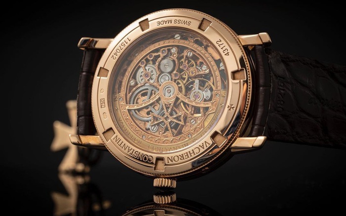 ng h Vacheron Constantin L ch v n ni n tr n c tay