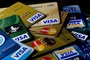 Covid-19 khiến hoạt động thanh toán và phát hành thẻ sụt mạnh, các ngân hàng Việt Nam đề nghị Visa và MasterCard miễn, giảm phí